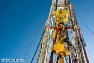 Walking oil rig solves relocation difficulties