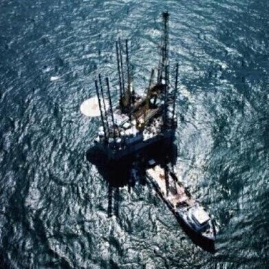 Oil rig closed because of leak