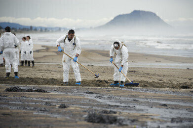 Tracking the 2015 California Oil Spill Clean Up
