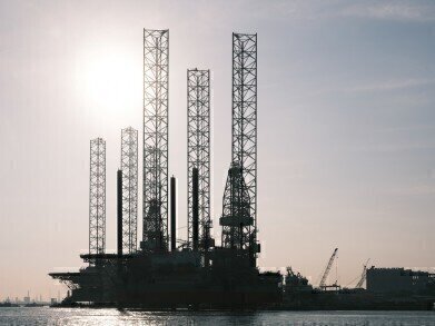 How to Score a Job as an Oil Rig Worker