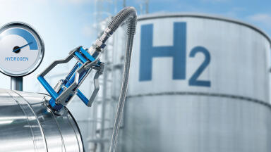 Decarbonizing Hydrogen from Petroleum Feedstocks: Advances in Low‑Carbon Pathways for Existing Infrastructure