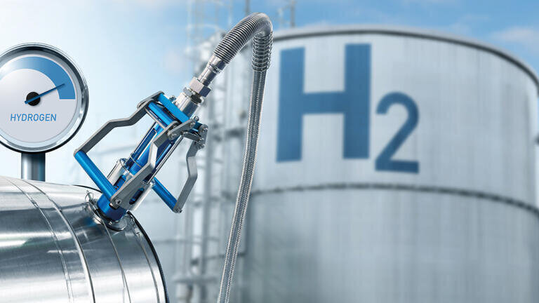 Decarbonizing Hydrogen from Petroleum Feedstocks: Advances in Low‑Carbon Pathways for Existing Infrastructure