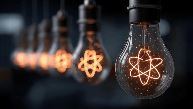 Recent Progress in Nuclear Fusion Technology and Evaluation of Viable Pathways Toward Commercial Deployment 