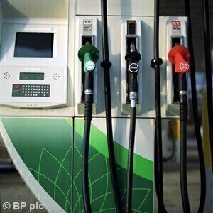 Downstream UK oil industry drops pump prices