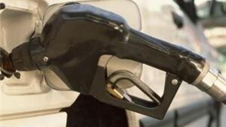 Oil industry price cuts enter eighth week