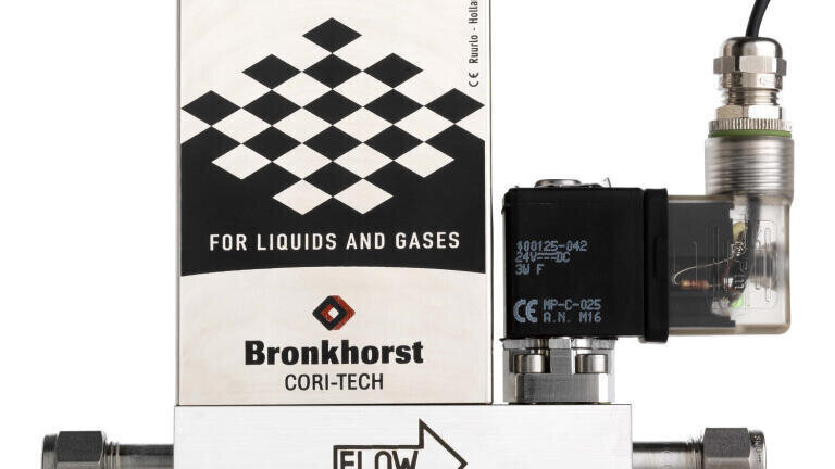 Accurate dosing of small mass flow rates