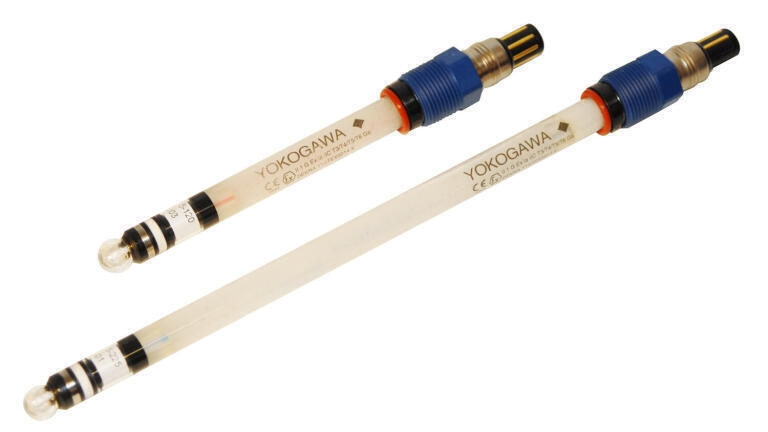 pH Sensors With Built-In Temperature Sensing And External Liquid Earth