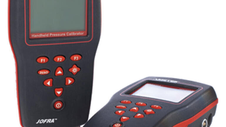 High Accuracy Pressure Calibrators with Intrinsically Safe Rating and LCD Backlighting