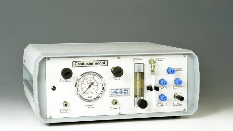 The Gas Station as a Work Space: Mobile Determination of the Water Content in Natural Gas Using the Karl Fischer Titrator Aqua 40.00    
