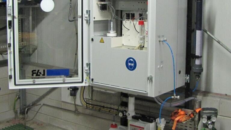 LAR QuickTOCpurity Analysers Installation at Prelude FLNG Project