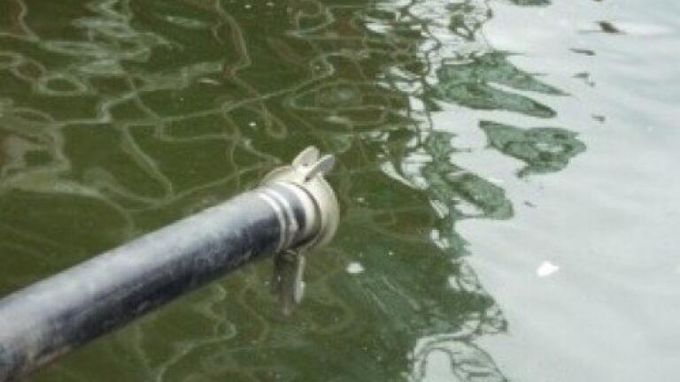 Oil spills into South Platte River
