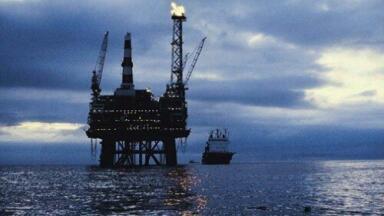 Oil leak shuts down North Sea platform