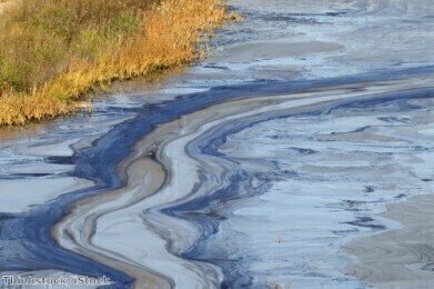 Flooding results in river oil leak
