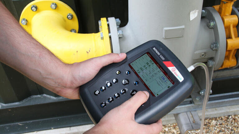 A Geotech BIOGAS 5000 portable analyser in use on site.
