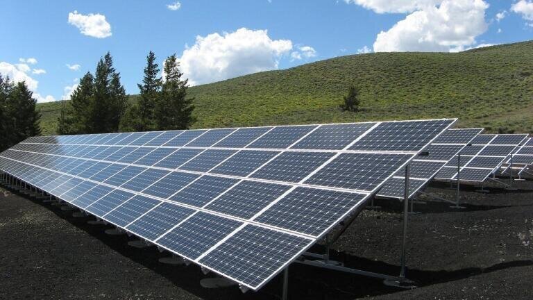 Green Technology vs Fossil Fuels. Which Is Better for Our Economy?