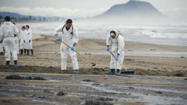 Tracking the 2015 California Oil Spill Clean Up