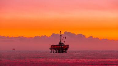 How Are Plummeting Oil Prices Affecting the Biggest Energy Firms?