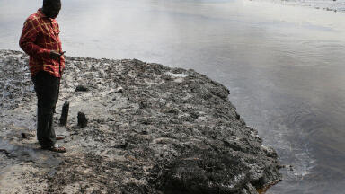 Is Shell Covering Up Niger Delta Oil Spill Clean Up Efforts?