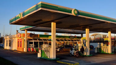 BP Axes 7000 Jobs in Wake of Record Loss