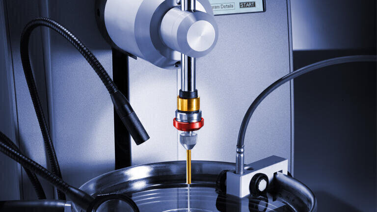 Penetration measurements of bitumen and wax with automatic surface detection