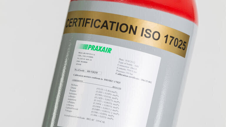 Gas Calibration Mixtures, Portable and Miniature Cylinders .
