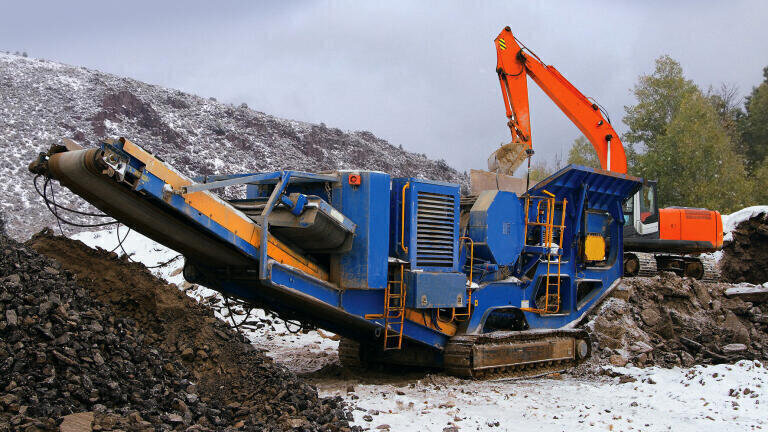 Monitoring oil flow to critical bearings in heavy machinery