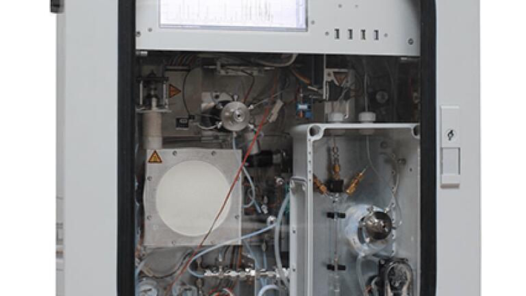 Monitoring of liquid matrices by gas chromatography using a simplified and enhanced headspace sampling system
