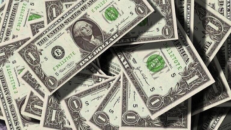 How Does the Weak Dollar Affect Oil Prices?