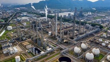 Which Countries Have the Largest Oil Refinery Capacity?
