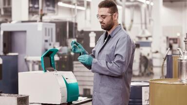 How do you maximise efficiency of oil condition monitoring?