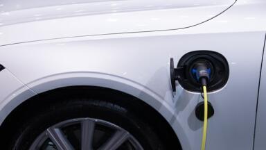 What's the Difference Between Hydrogen Cars and EVs?