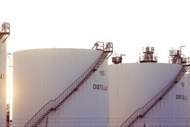 How Do Oil & Chemical Storage Tanks Differ?