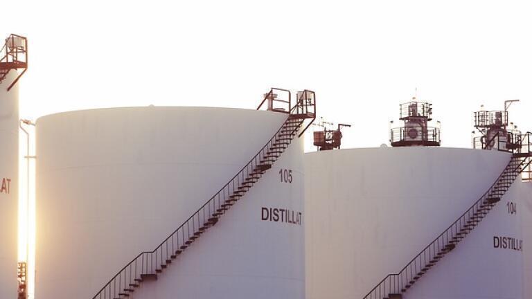 How Do Oil & Chemical Storage Tanks Differ?
