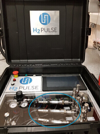 Portable, precise and dependable leak-tightness testing system for hydrogen fuel cells