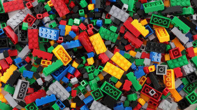 LEGO reconsiders certain recycled feedstocks as carbon emissions fail to fall