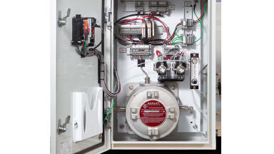 Dual H2S/CO2 analyser for gas processing applications
