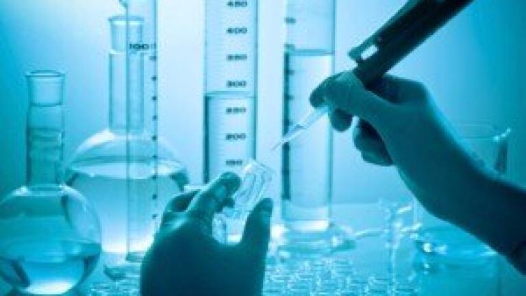 Researchers achieve low-carbon methanol fuel production at room temperature