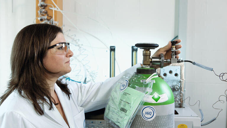 Specialty gases for a range of measurement tasks for the hydrocarbon processing sectors