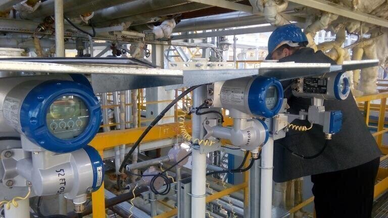 Flow assurance in a low-carbon sector: monitoring CO₂ and hydrogen under extreme conditions
