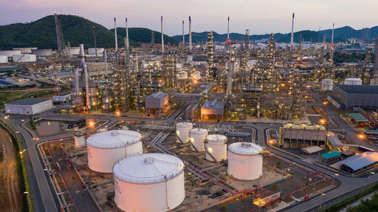 Safe and reliable level and pressure measurement for refining and petrochemical processing