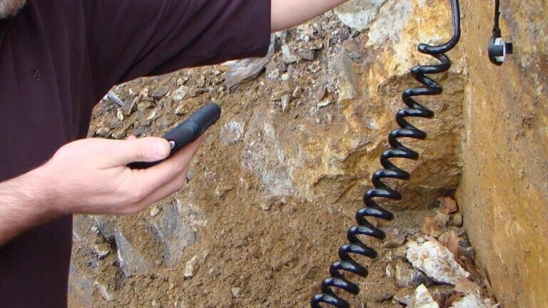 Lightweight, Handheld FTIR for Dedicated Field Applications