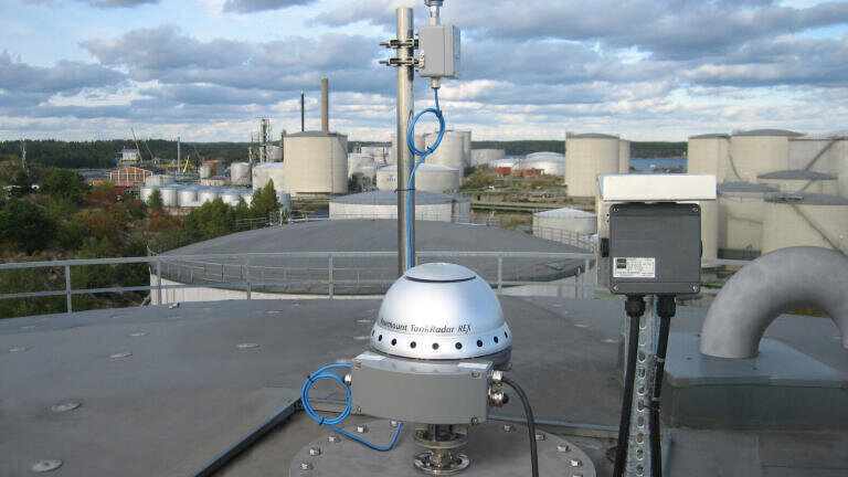 Wireless Functionality for Tank Gauging Systems